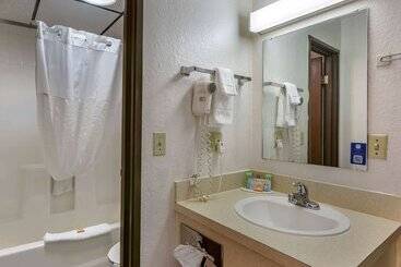هتل Howard Johnson By Wyndham Billings