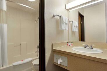 هتل Howard Johnson By Wyndham Billings