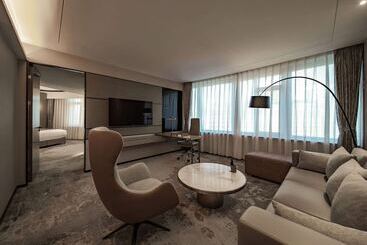 Howard Johnson Paragon Hotel Beijing Central