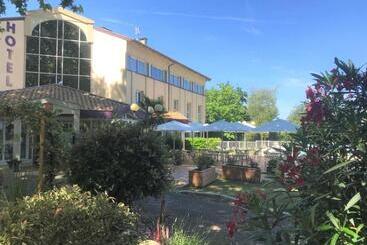 هتل Logis Hôtel & Restaurant Ludik