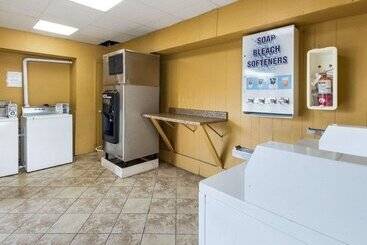 هتل Quality Inn & Suites On The Beach