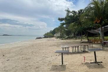 هتل Rainbow Paradise Beach Resort