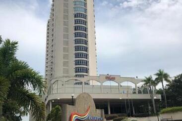 هتل Rainbow Paradise Beach Resort