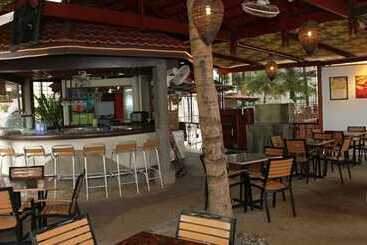 هتل Rainbow Paradise Beach Resort