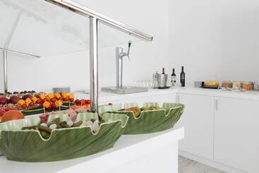 هتل Sandos Benidorm Suites