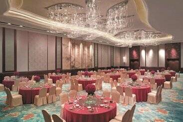 هتل Shangri La Qingdao   May Fourth Square