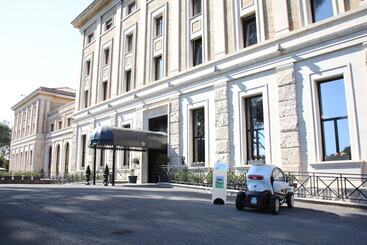 هتل Th Roma  Carpegna Palace