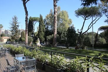 هتل Th Roma  Carpegna Palace