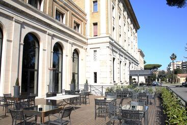 هتل Th Roma  Carpegna Palace