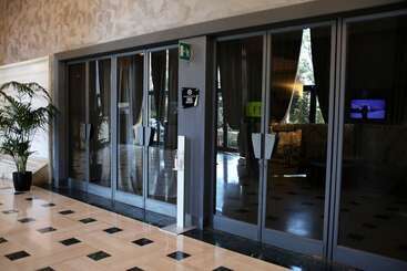 هتل Th Roma  Carpegna Palace