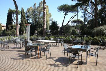 هتل Th Roma  Carpegna Palace