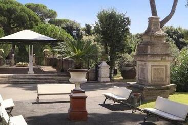 هتل Th Roma  Carpegna Palace