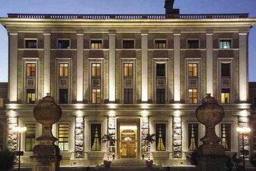 هتل Th Roma  Carpegna Palace