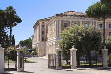 هتل Th Roma  Carpegna Palace