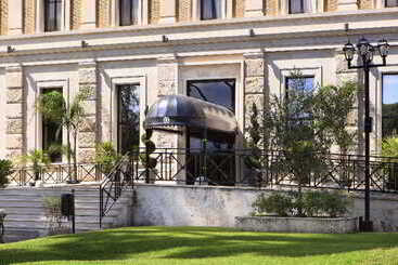 هتل Th Roma  Carpegna Palace