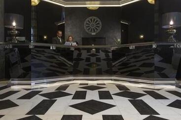 هتل Th Roma  Carpegna Palace
