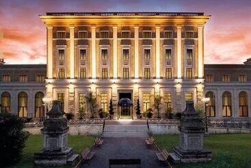هتل Th Roma  Carpegna Palace