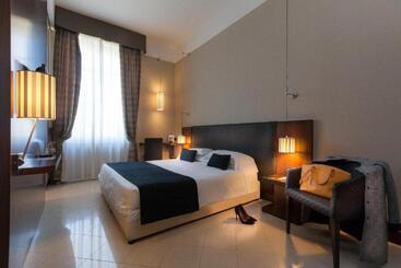 هتل Th Roma  Carpegna Palace
