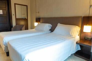 هتل Th Roma  Carpegna Palace