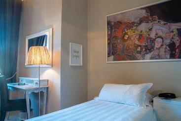هتل Th Roma  Carpegna Palace
