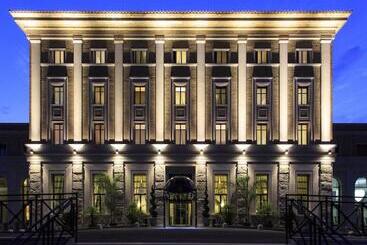 هتل Th Roma  Carpegna Palace
