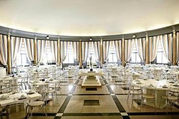 هتل Th Roma  Carpegna Palace