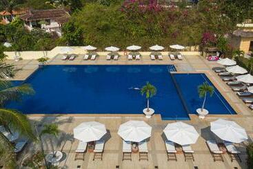 هتل Victoria Phan Thiet Beach Resort & Spa