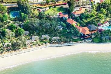 هتل Victoria Phan Thiet Beach Resort & Spa