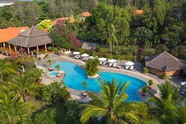 هتل Victoria Phan Thiet Beach Resort & Spa