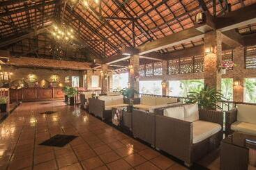 هتل Victoria Phan Thiet Beach Resort & Spa