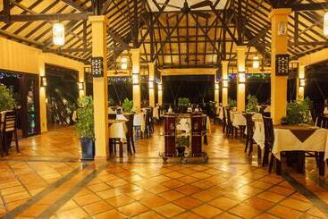 هتل Victoria Phan Thiet Beach Resort & Spa