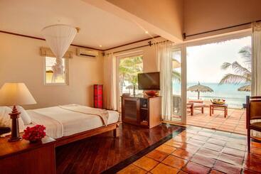 هتل Victoria Phan Thiet Beach Resort & Spa