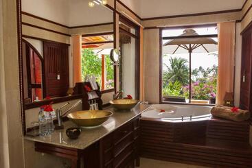 هتل Victoria Phan Thiet Beach Resort & Spa