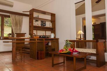 هتل Victoria Phan Thiet Beach Resort & Spa