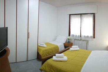 پانسیون Rosa Garden B&b