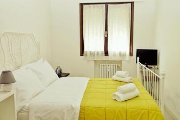 پانسیون Rosa Garden B&b
