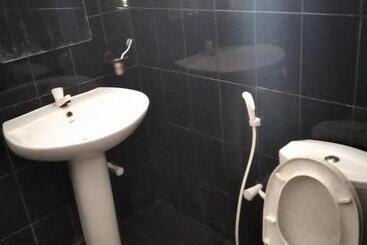 تختخواب و صبحانه Araliya Villa