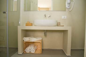 تختخواب و صبحانه Sea Suites