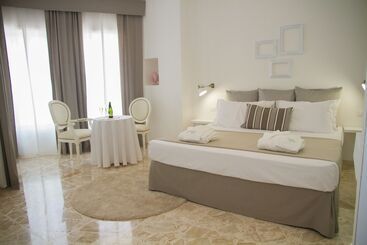 تختخواب و صبحانه Sea Suites