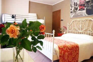 پانسیون Alexander Rooms