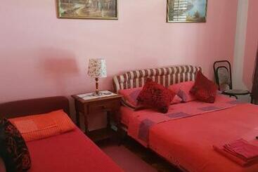 پانسیون Guest House Cinderella