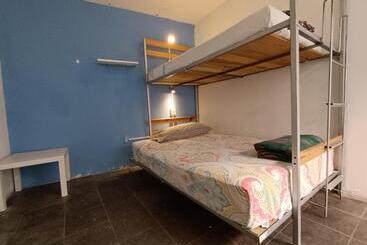 پانسیون Monkey Safari Hostel