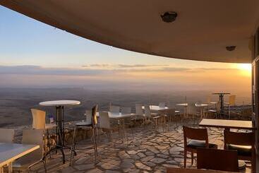 Tzukim Boutique   Desert Traveler S Hotel In Mitzpe Ramon   מלון בוטיק צוקים
