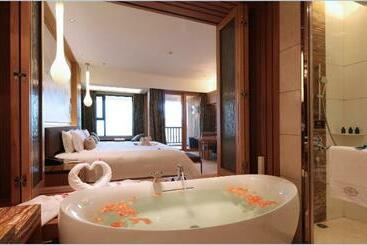 هتل Huidong Regal Palace Resort