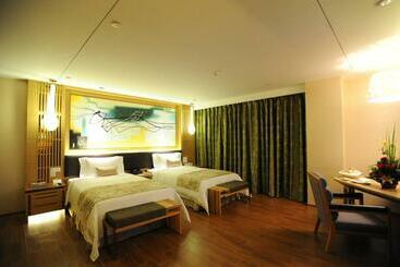 هتل Huidong Regal Palace Resort