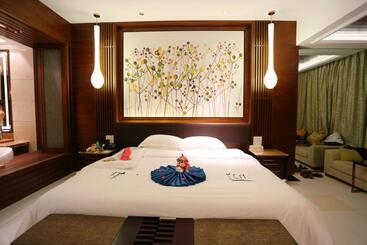 هتل Huidong Regal Palace Resort
