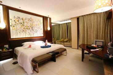 هتل Huidong Regal Palace Resort