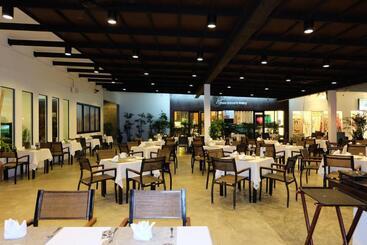 Nai Yang Beach Resort And Spa