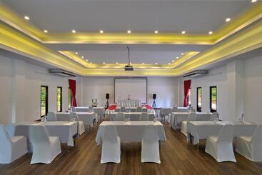 Nai Yang Beach Resort And Spa