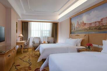 Vienna International Hotel Shenzhen Longhua Center
